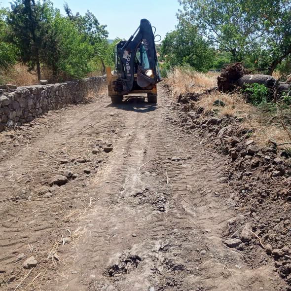 Bigadiç Belediyesi, Kayırlar ve Bekirler mahallelerinde arazi yolu düzenleme çalışmalarını