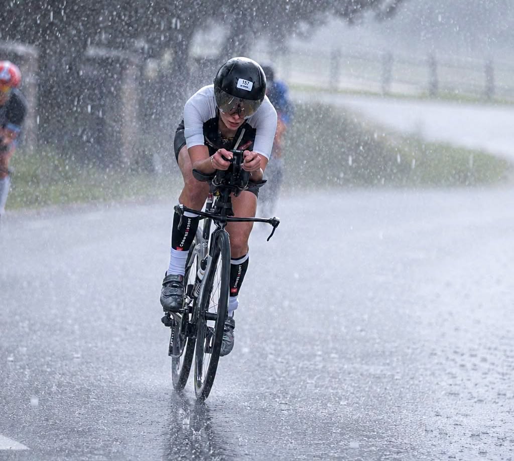 İsveç'te düzenlenen IRONMAN 70.3 Jönköping Avrupa Şampiyonası'nda büyük bir başarıya