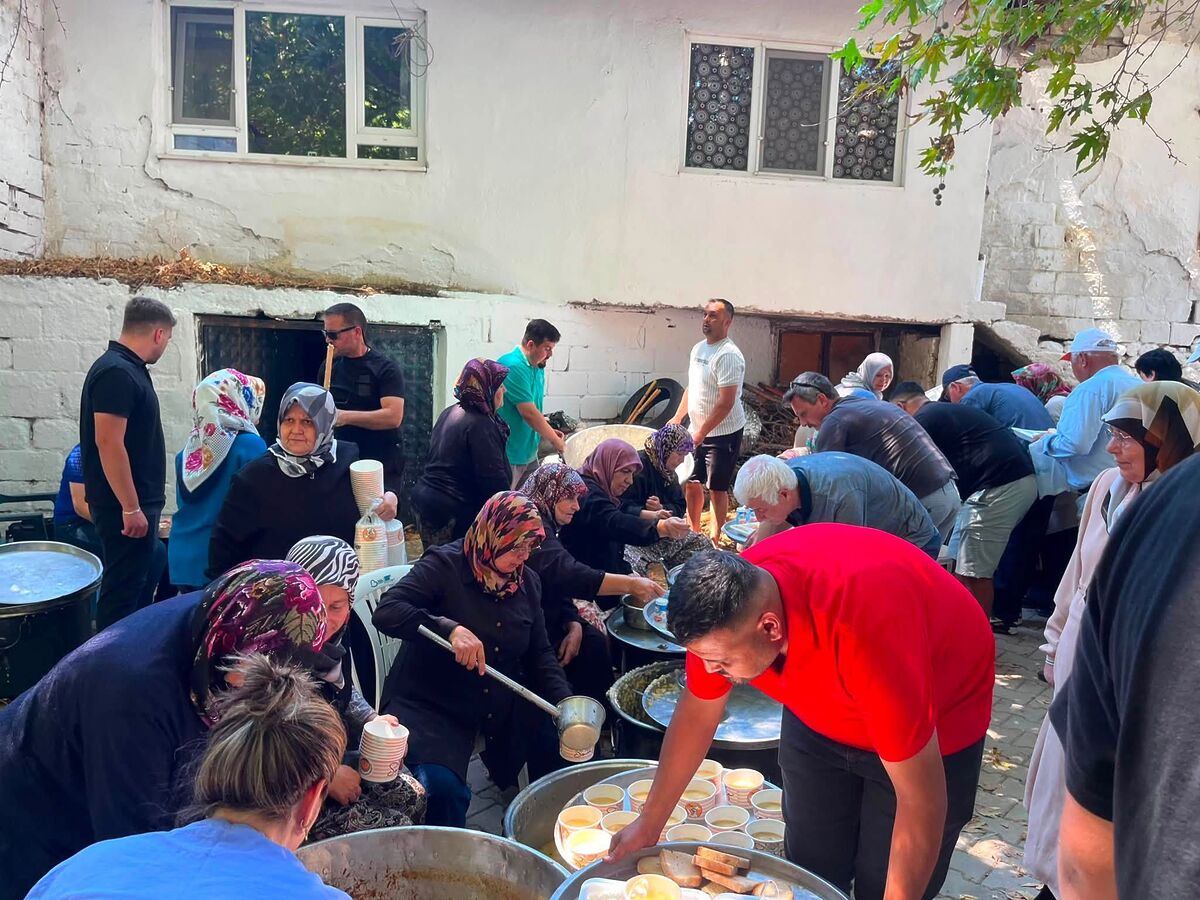 Balıkesir’in Havran ilçesine bağlı Sarnıç Mahallesi’nde düzenlenen geleneksel köy hayrı,