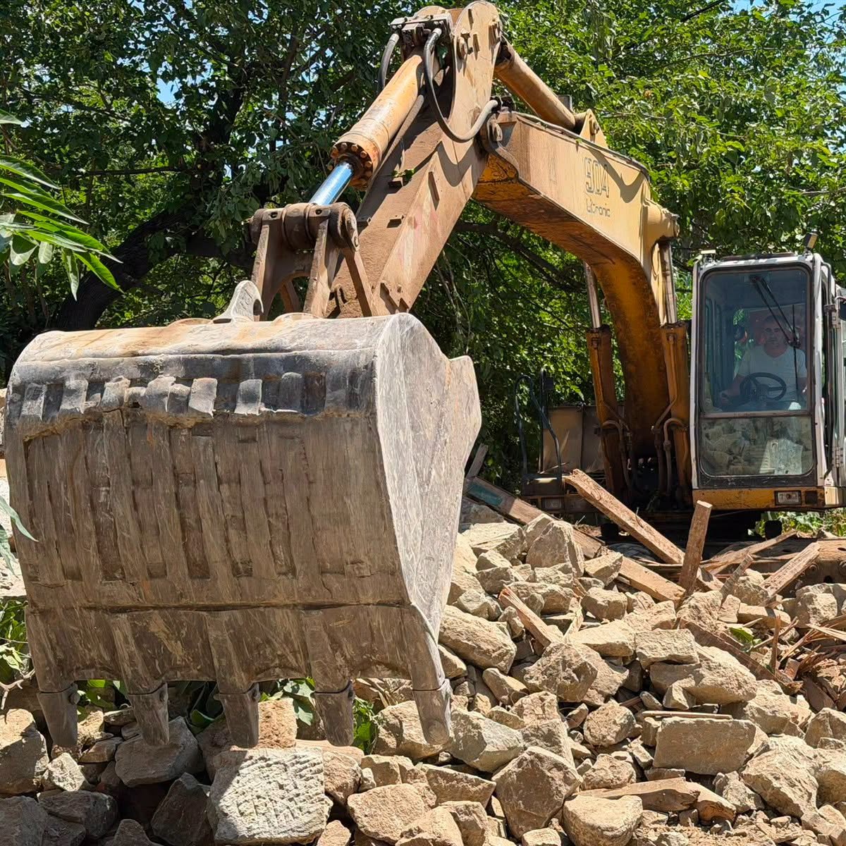 Bigadiç’te Metruk Yapılar Yıkılıyor 749355026 2280845426062803 2611897768475011101 n 1 - Marmara Bölge Gazetesi