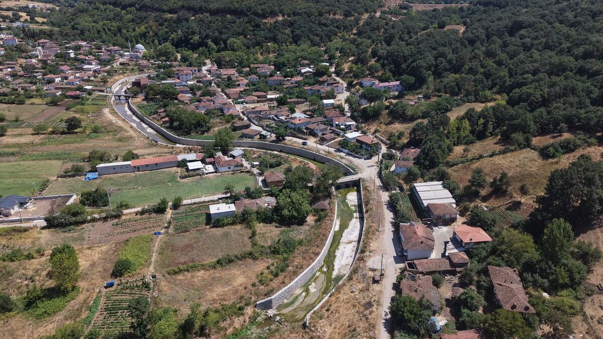 Balıkesir’in Karesi ilçesine bağlı Armutalan Mahallesi’nde bulunan Köyiçi Deresi Taşkın