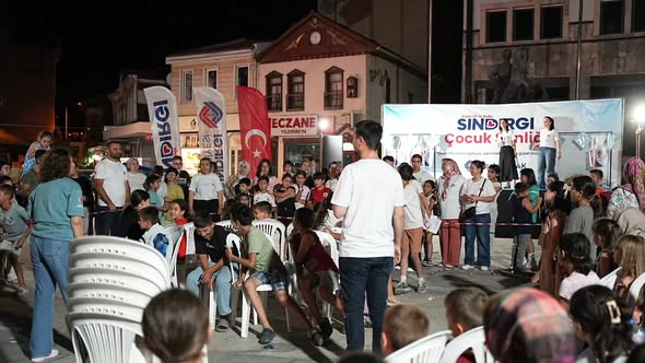 Sındırgı Belediyesi Sosyal Etkinlik Merkezi koordinasyonunda düzenlenen Çocuk Şenliği, Cumhuriyet