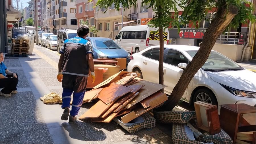 Bandırma Sokaklarına Kamyonlar Dolusu Atık Atıldı! 757507539 18370718161225400 5937702893104765116 n - Marmara Bölge Gazetesi
