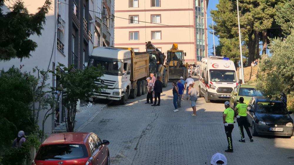 Freni Boşalan Kamyon Eve Daldı! AW749558 02 - Marmara Bölge Gazetesi