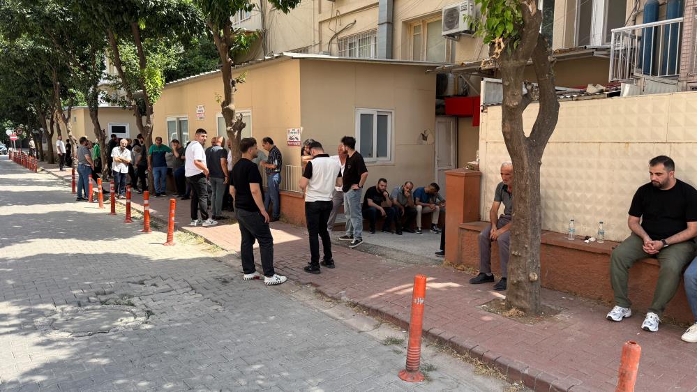 Kumarbaz Bekçi, Boşanma Aşamasındaki Eşini 7 Yaşındaki Kızının Yanında Öldürdü AW754105 02 - Marmara Bölge Gazetesi