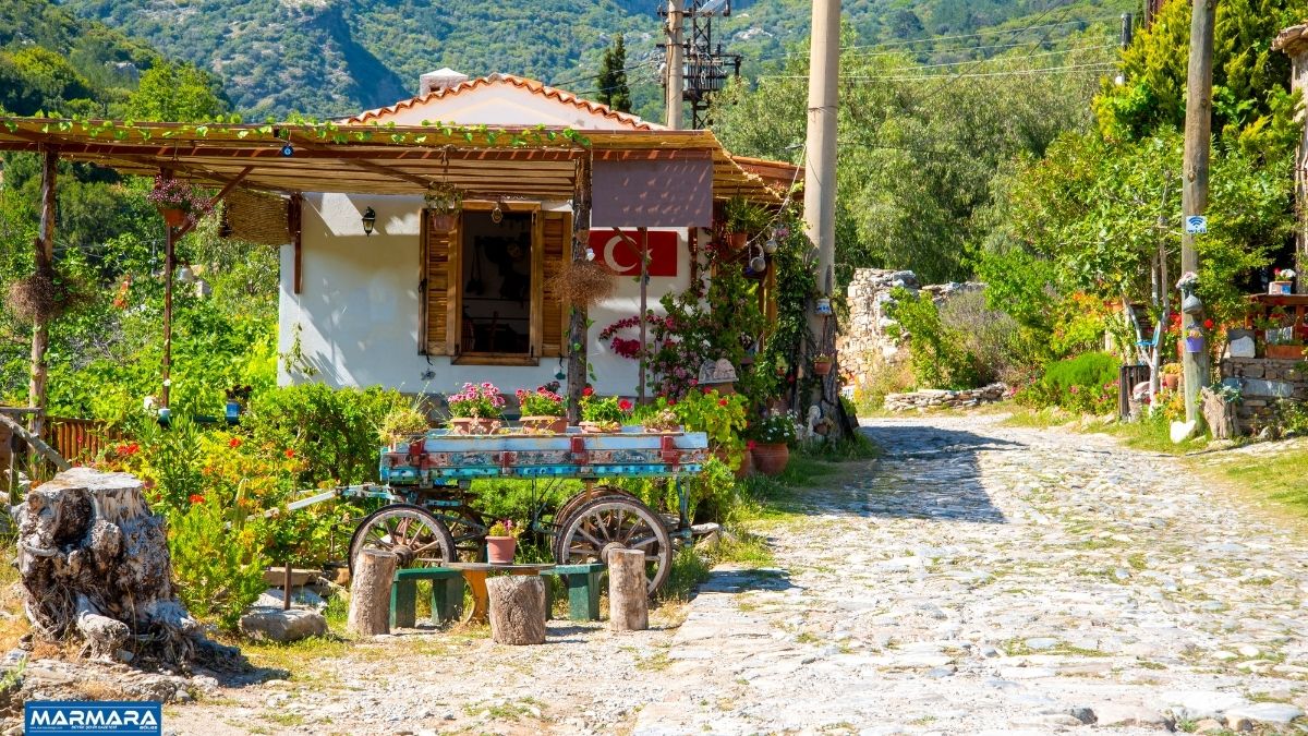 Bir Giden Bir Daha Vazgeçemiyor! İşte Ege'nin Saklı Hazinesi Adsiz tasarim 2025 05 06T175011.930 - Marmara Bölge Gazetesi