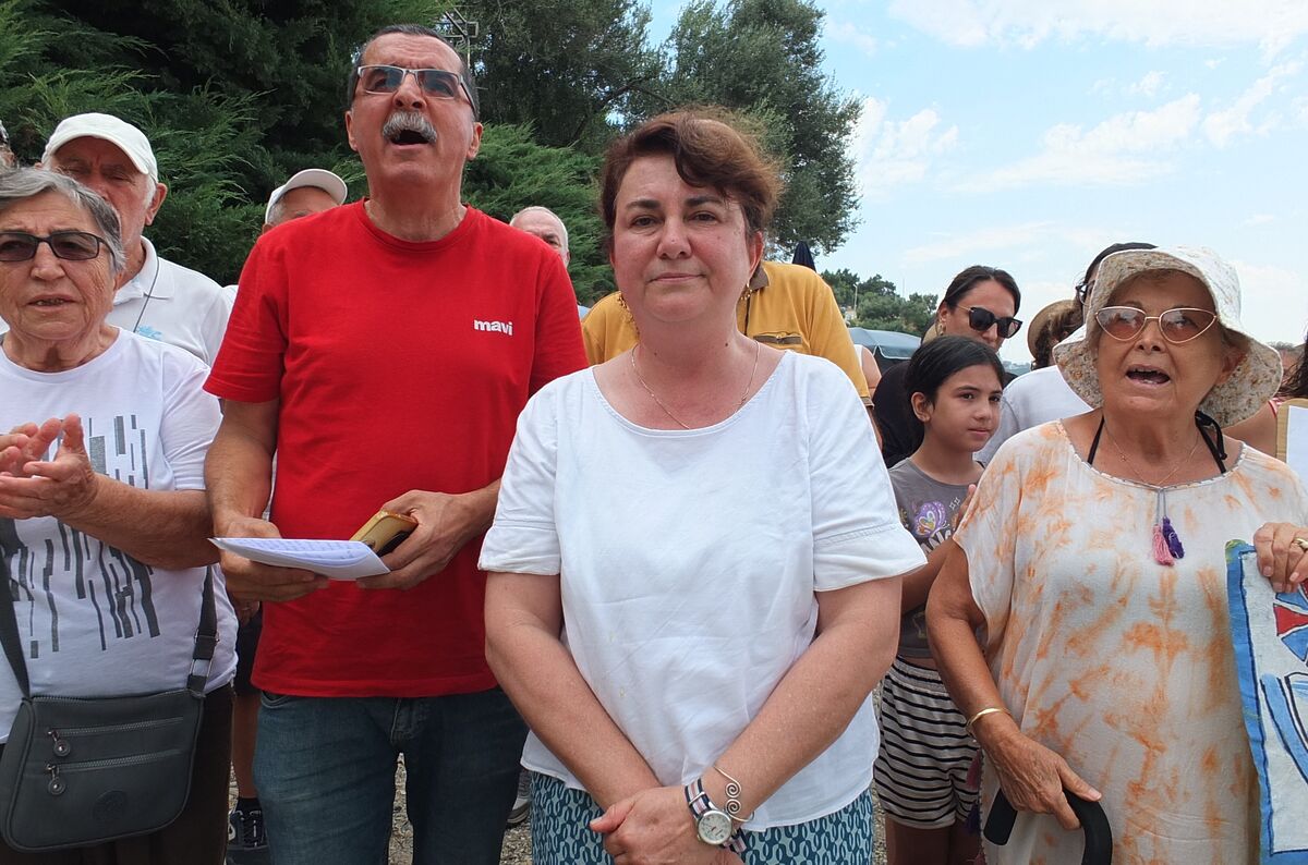 Balıkesir'de Sahil Gerilimi! Vatandaşlar Kıyı İşgaline Karşı Ayağa Kalktı Balikesirde Sahil Gerilimi Vatandaslar Kiyi Isgaline Karsi Ayaga Kalkti 4 - Marmara Bölge Gazetesi