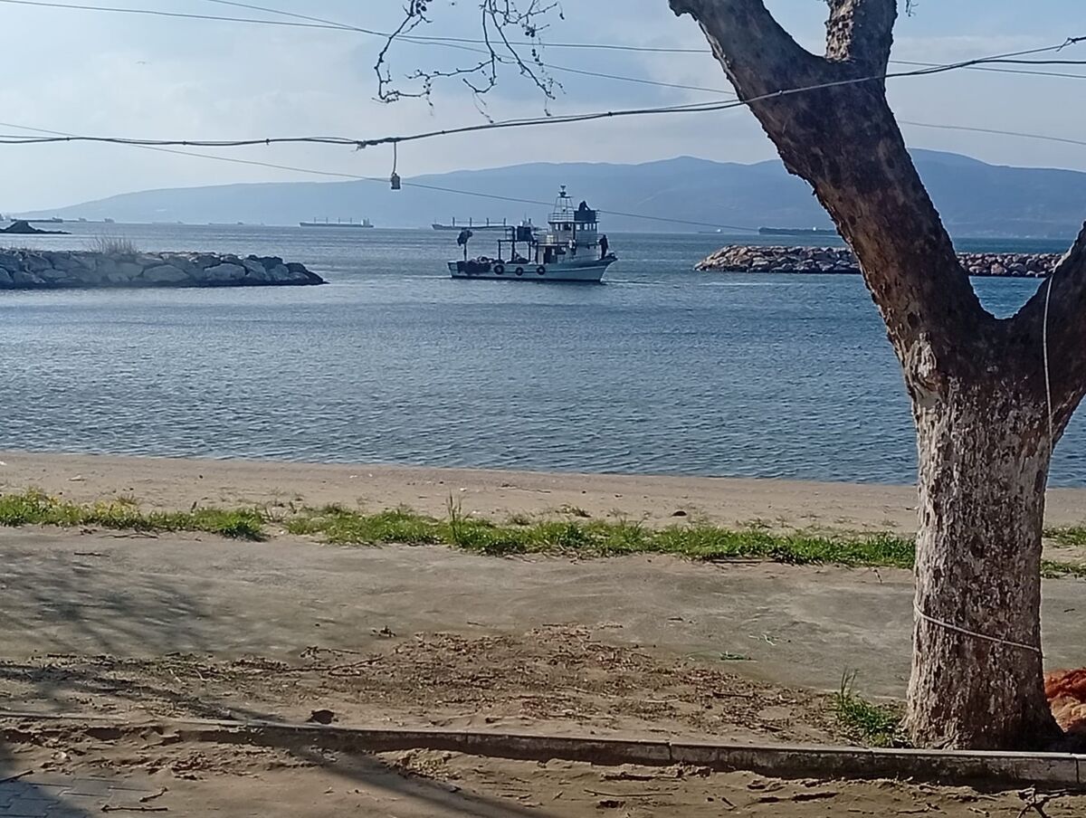 Balıkesir’in Bandırma ilçesine bağlı Dutliman Mahallesi’nde liman girişinde biriken kum,
