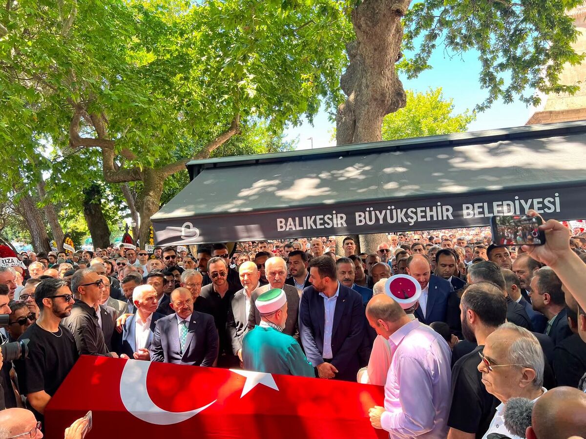 Eski AK Parti Balıkesir Milletvekili Mehmet Cemal Öztaylan Son Yolculuğuna Uğurlandı Eski AK Parti Balikesir Milletvekili Mehmet Cemal Oztaylan Son Yolculuguna Ugurlandi 14 - Marmara Bölge Gazetesi