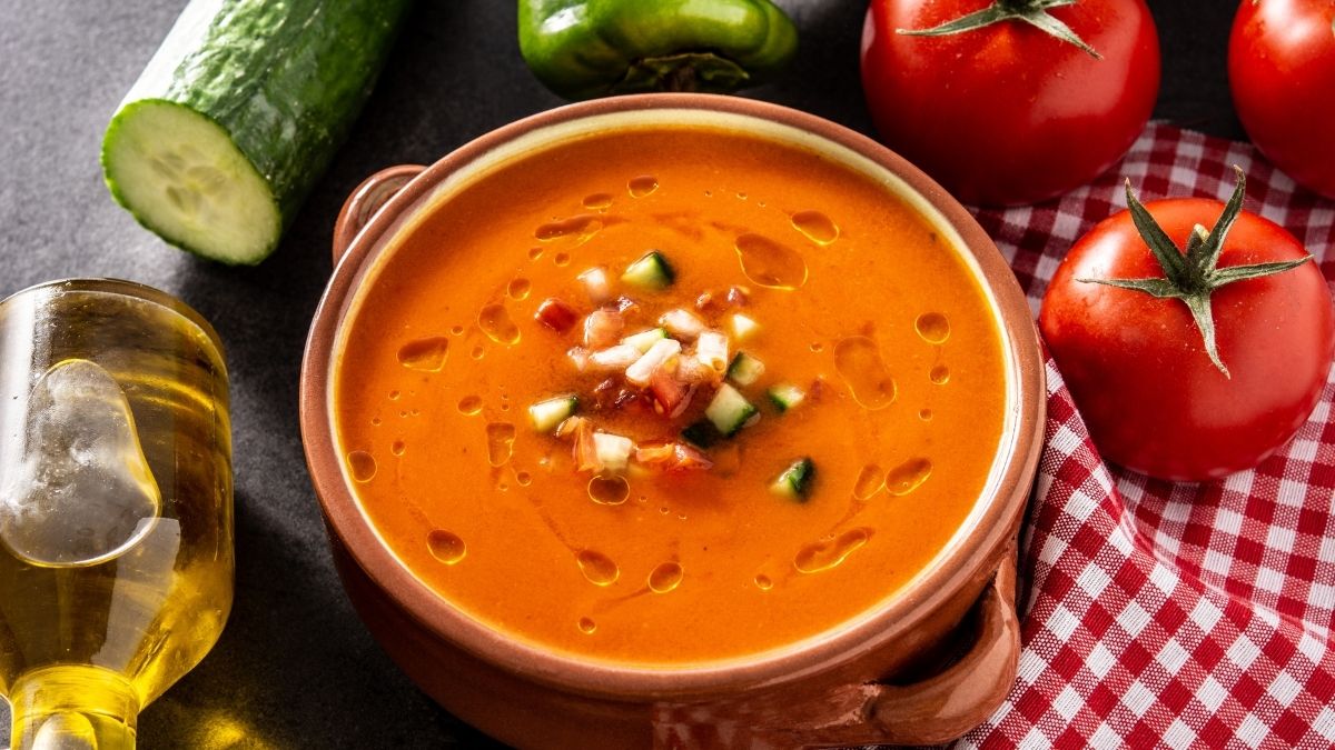 Yaz Sıcaklarında Ferahlatacak 10 Soğuk Çorba Tarifi Gazpacho - Marmara Bölge Gazetesi