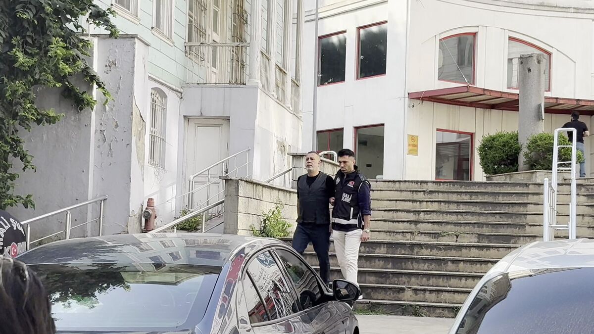 Gözaltına Alınan Haluk Levent’in İlk Görüntüleri Ortaya Çıktı Gozaltina Alinan Haluk Leventin Ilk Goruntuleri Ortaya Cikti 3 - Marmara Bölge Gazetesi