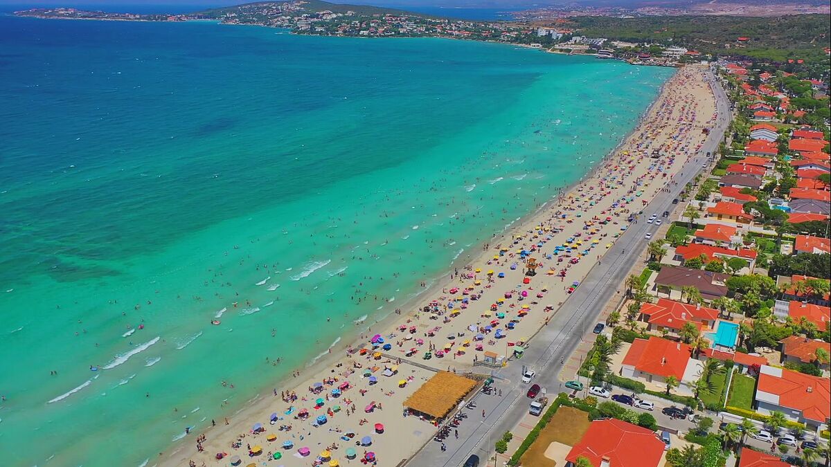 Çeşme’nin Saklı Kalan Kıyısı! Bu Küçük Plaj Huzurun Yeni Adresi Oldu Ilica Yildizburnu Kucuk Halk Plaji 1 - Marmara Bölge Gazetesi