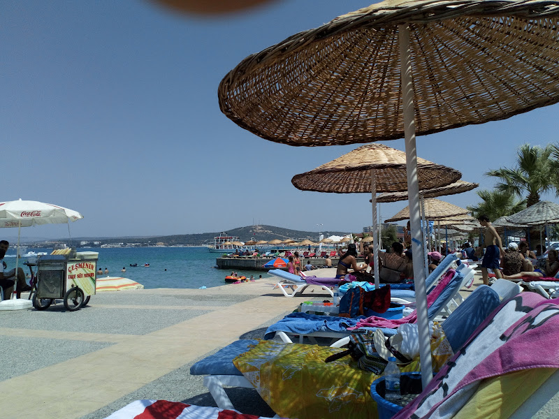 Çeşme’nin Saklı Kalan Kıyısı! Bu Küçük Plaj Huzurun Yeni Adresi Oldu Ilica Yildizburnu Kucuk Halk Plaji 1 - Marmara Bölge Gazetesi