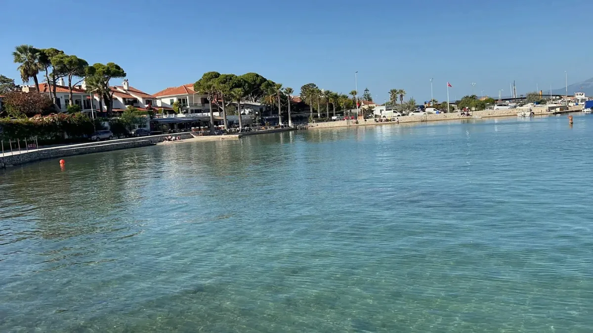 İzmir’in gözde turizm merkezlerinden Çeşme’de bulunan Ilıca Yıldızburnu Küçük Halk