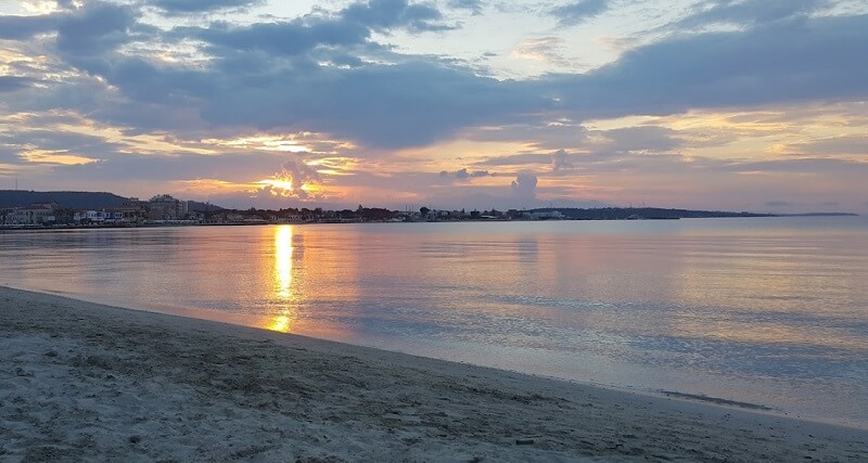Çeşme’nin Saklı Kalan Kıyısı! Bu Küçük Plaj Huzurun Yeni Adresi Oldu Ilica Yildizburnu Kucuk Halk Plaji 2 - Marmara Bölge Gazetesi