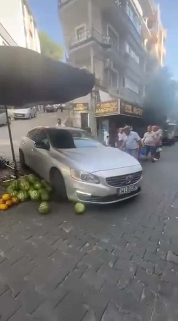 Kadın Sürücü Pazara Daldı! Kadin Surucu Pazara Daldi 3 - Marmara Bölge Gazetesi