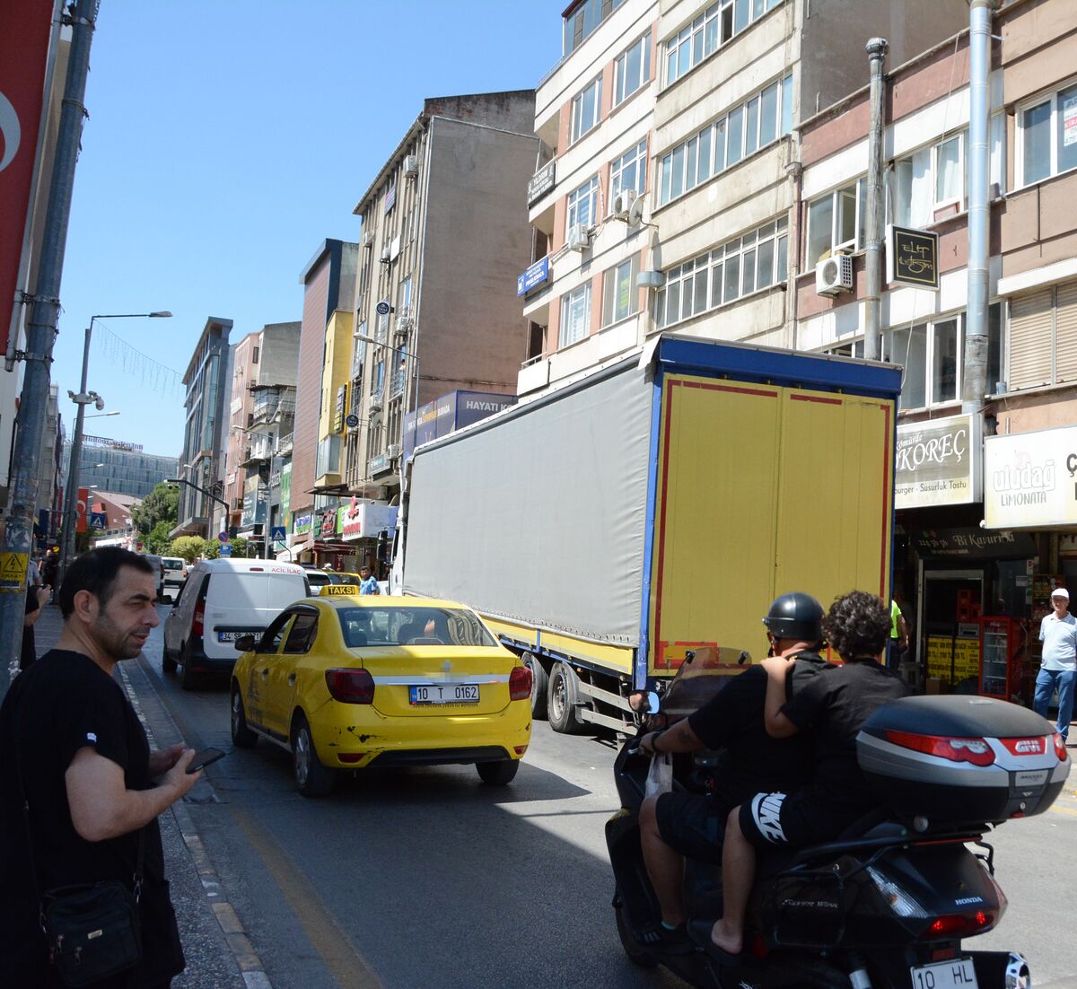 Navigasyon Yanılttı! Dev Tır Balıkesir Şehir Merkezinde Trafiği Felç Etti Navigasyon Yaniltti Dev Tir Balikesir Sehir Merkezinde Trafigi Felc Etti 1 - Marmara Bölge Gazetesi