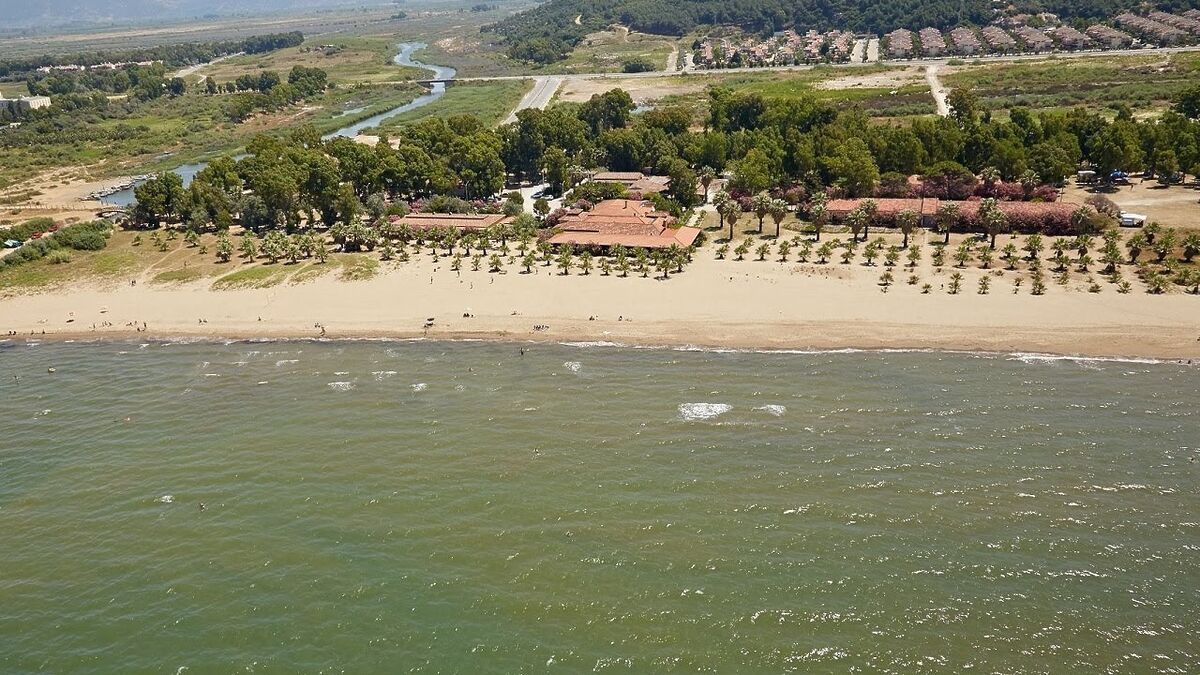Efes’in Yanındaki Bu Sahili Gören Dönmek İstemiyor PAMUCAK SAHILI 1 - Marmara Bölge Gazetesi