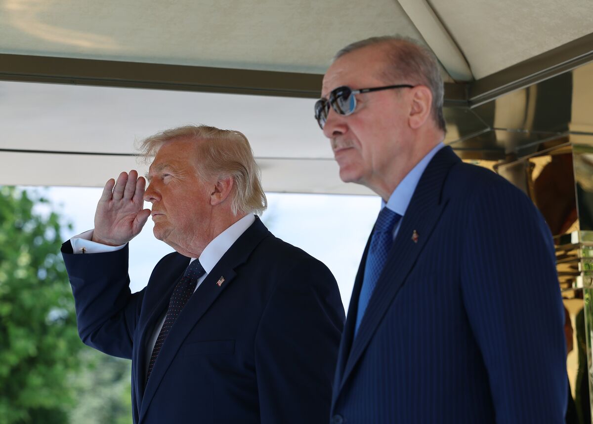Yunan Gazetelerinden Çarpıcı Erdoğan Manşeti: "Trump Sultana Boyun Eğdi, F-35'lerin Kapısını Açtı" TRUMP ERDOGAN 2 - Marmara Bölge Gazetesi