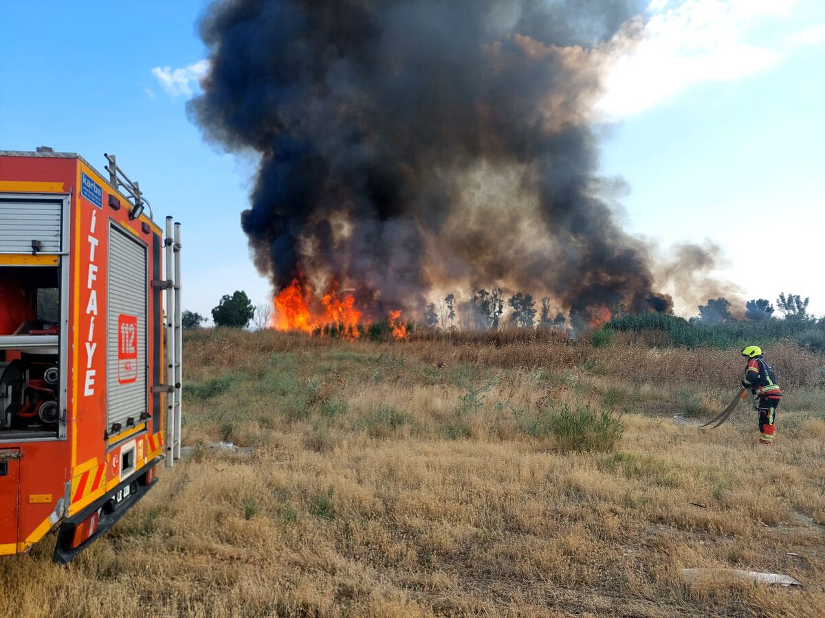 Altınkum'da Panik Yaratan Yangın! WhatsApp Image 2026 07 01 at 23.04.57 - Marmara Bölge Gazetesi