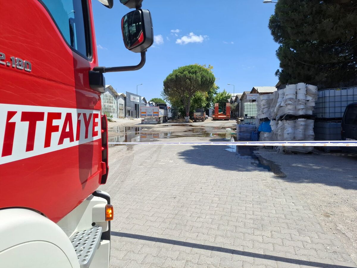 Karesi’de Kimyasal Madde Yola Döküldü WhatsApp Image 2026 07 23 at 15.01.56 - Marmara Bölge Gazetesi