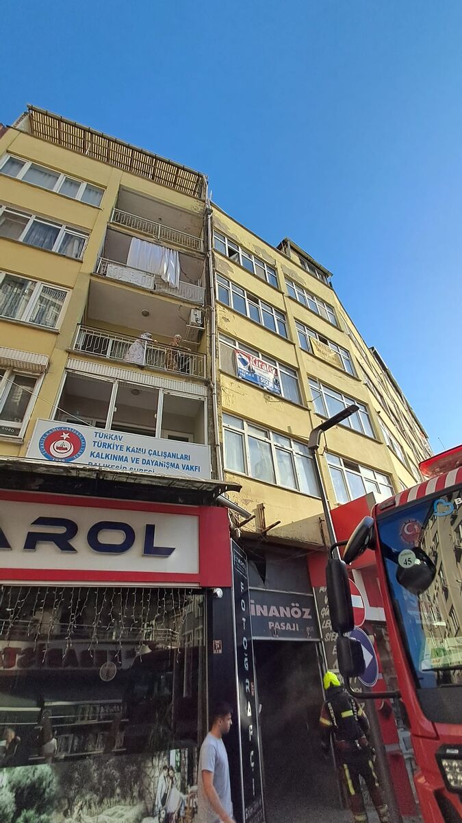 Karesi’de Apartman Yangını! WhatsApp Image 2026 07 27 at 20.58.37 1 - Marmara Bölge Gazetesi