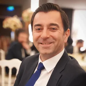 Çukur dizisinde canlandırdığı Metin Yaman karakteriyle geniş bir hayran kitlesine
