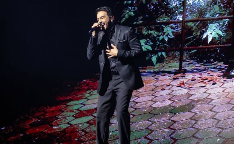 Türk pop müziğinin sevilen isimlerinden Emre Altuğ, yaz konserleri kapsamında
