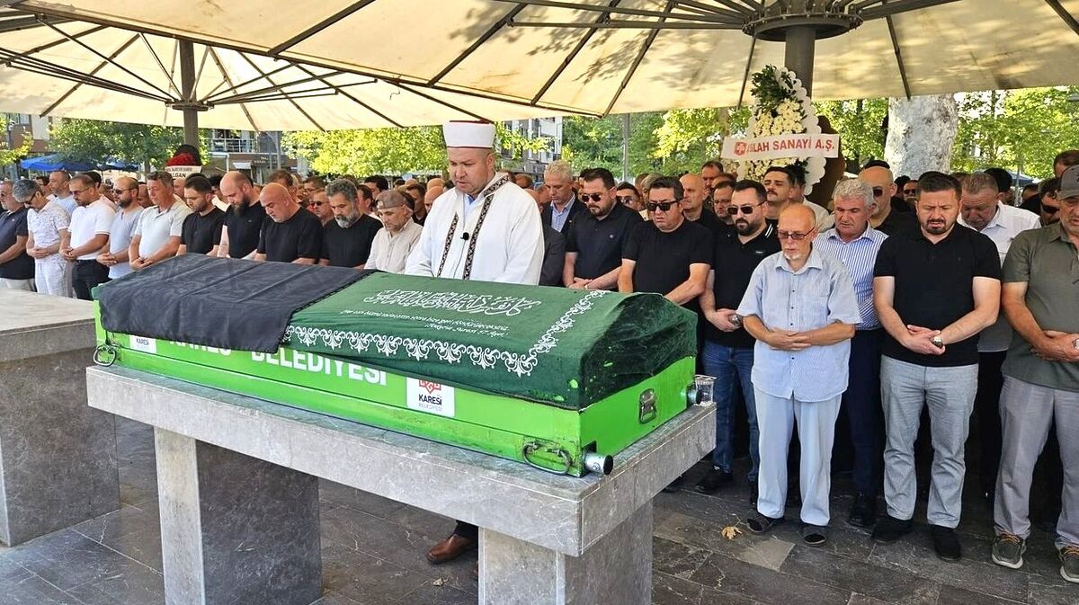 Balıkesir’in Tanınan İş İnsanı Muhammet Şeremet Son Yolculuğuna Uğurlandı f343eef4 1c01 41cd a904 cb55175b81a3 - Marmara Bölge Gazetesi