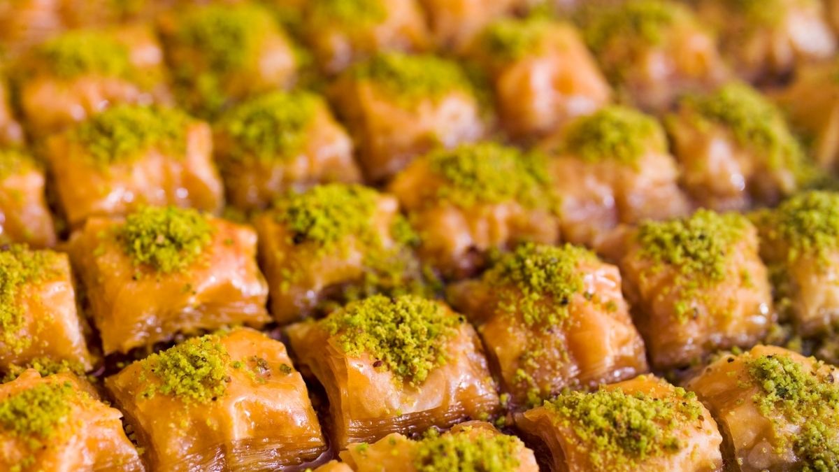İncecik baklava yufkaları, bol ceviz ve ölçülü şerbetin bir araya