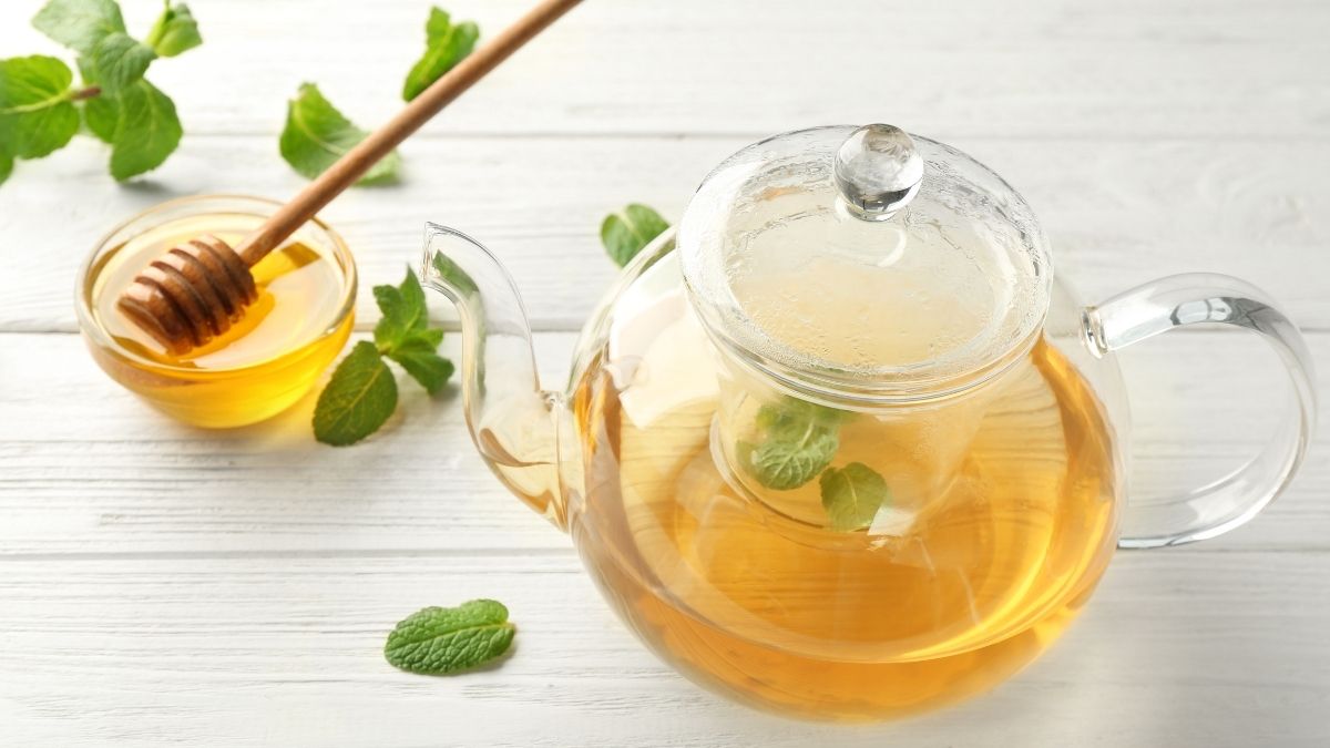 Melisa çayı, hoş kokusu ve hafif limonsu aromasıyla en sık