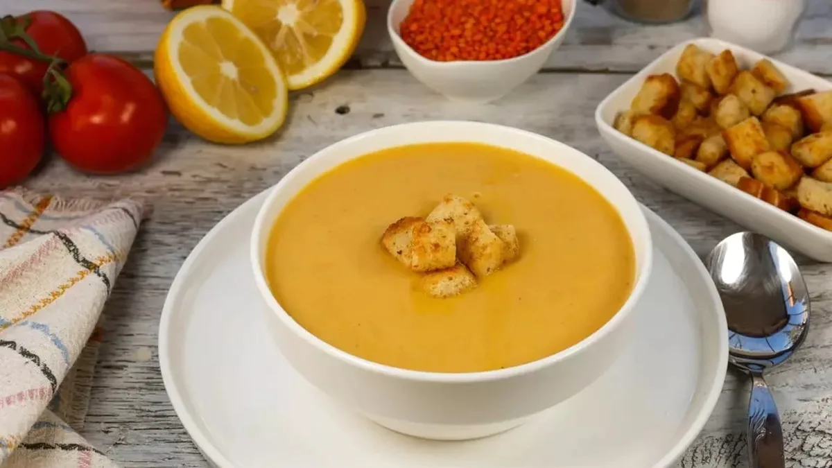 Türk mutfağının en sevilen klasiklerinden biri olan mercimek çorbası, hem
