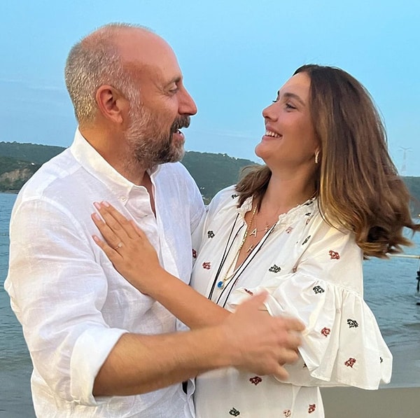 Aşkları Dizi Setinde Başlayıp Evlilikle Taçlanan Ünlüler! s 41e953793a632d75ccd6fb6df2b242f0c4fe6928 - Marmara Bölge Gazetesi