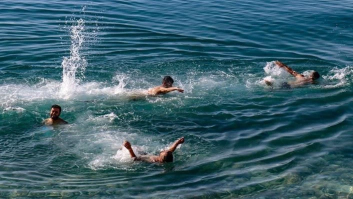 Yaz aylarında serinlemek için deniz, göl ve havuzlara yapılan kontrolsüz
