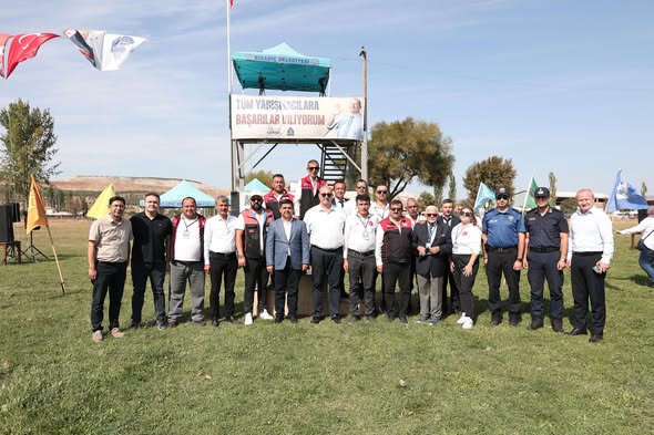 Bigadiç Belediyesi tarafından düzenlenen 52. Geleneksel Rahvan At Yarışları, atlı